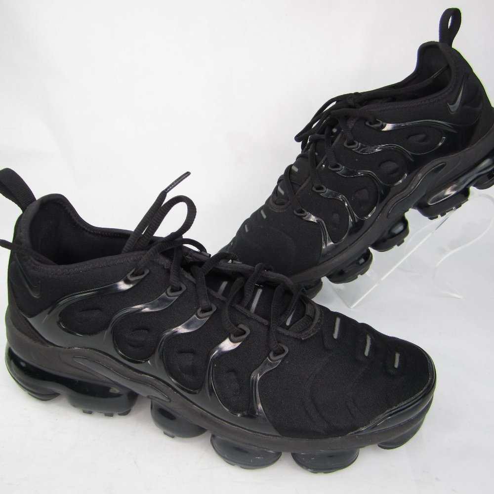 NIKE MEN 9/ WOMEN 11 Air VaporMax Plus TRIPLE BLCK
